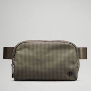 Lululemon EBB - Carob Brown/Black